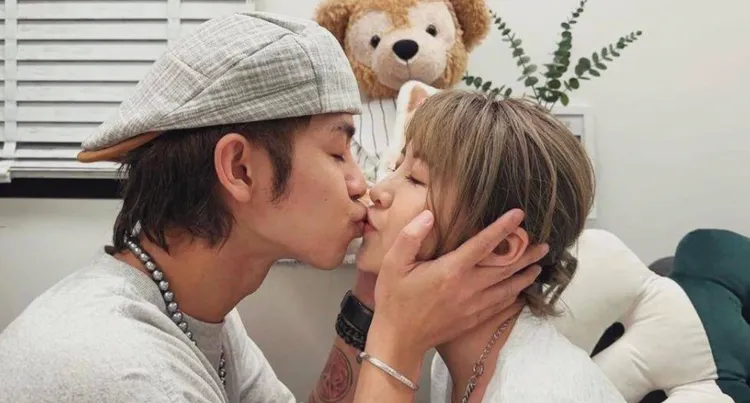 鼓鼓（左）向大元求婚成功。翻攝鼓鼓IG