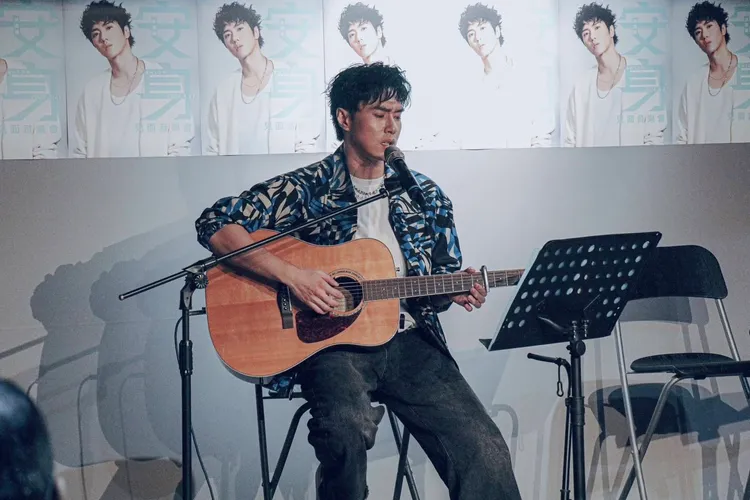 洪浩竣舉行個人首次音樂會，粉絲與全家人都到場支持。三元素影藝提供