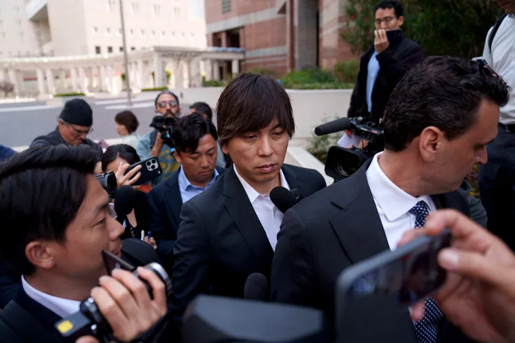 水原一平全程不發一語。 美聯社