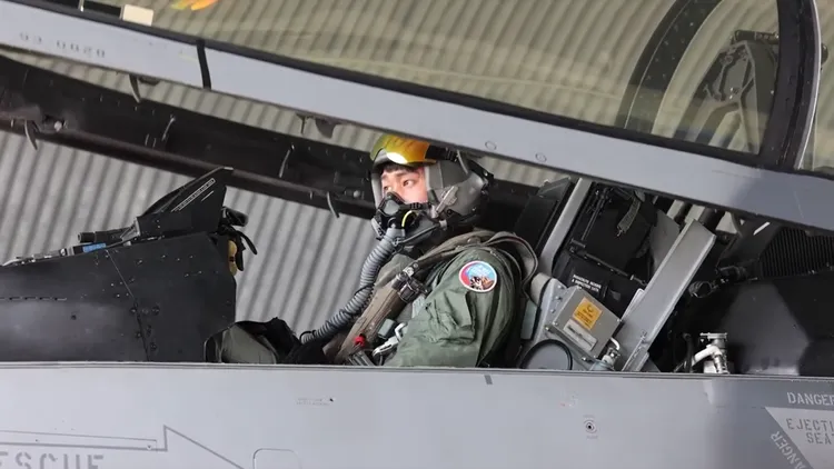 空軍飛行聯隊及飛彈部隊官兵持續整備。空軍提供