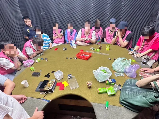 天九牌賭場藏身民宅 龍潭警「雷霆除暴」逮36人