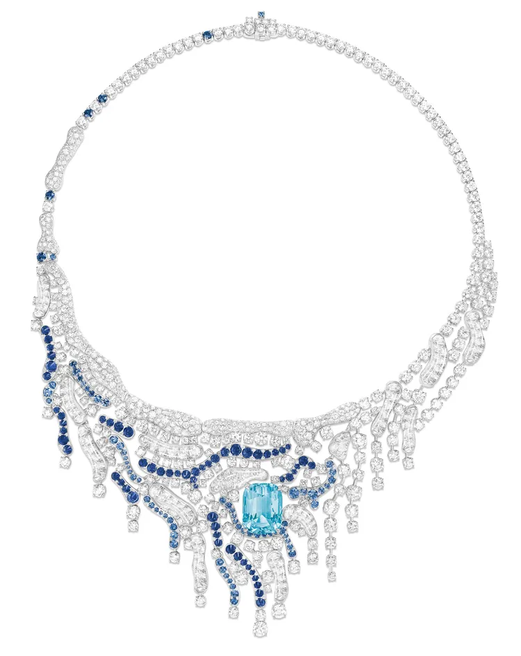 Mineralis 18K白金海水藍寶石鑽石項鍊，主石為13.25克拉枕形切割海水藍寶石，全球限量1件，1830萬元。品牌提供
