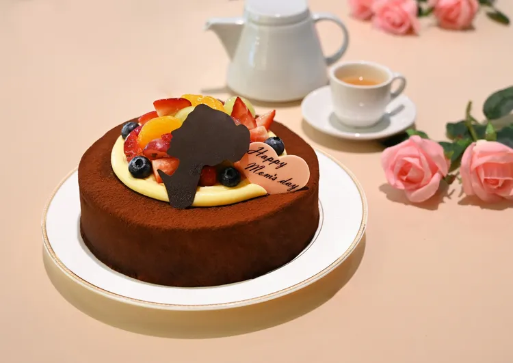 墾丁凱撒大廳酒吧，今年推出五款母親節限定蛋糕，8吋蛋糕每款售價1280元至1680元，即日起開放預訂。業者提供