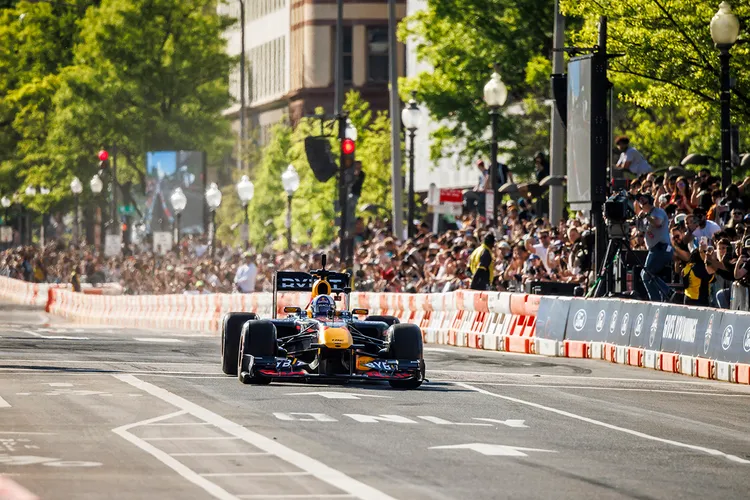 Red Bull今年將於9月28日舉辦Red Bull Showrun活動，將賽車、賽車手及後勤團隊原班人馬移師臺中市政路前封街展演，預計可容納3萬名觀眾，門票將於8月開賣。Red Bull提供