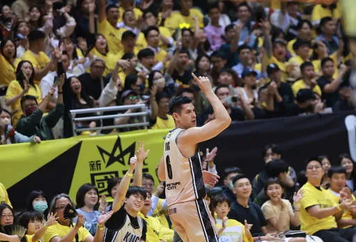 楊敬敏終於醒了！主場找回雄風　聯手林書豪取得2比1領先