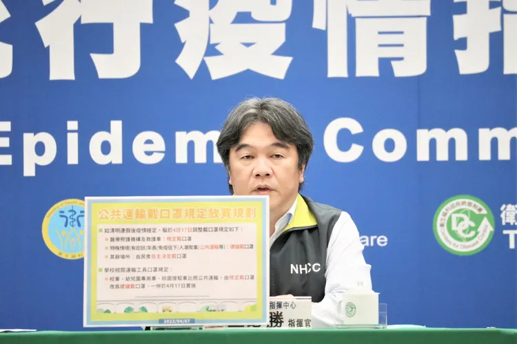 王必勝多次於第一線救援抗疫。指揮中心提供