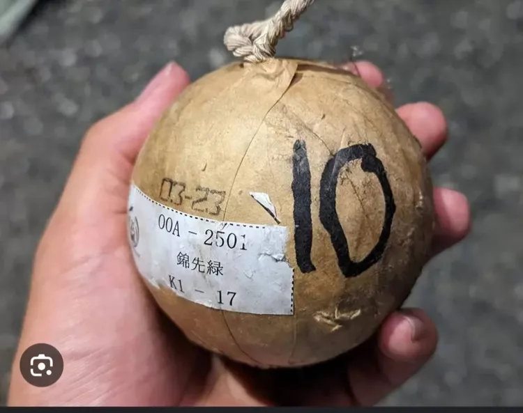 卓男所使用的高空煙火球，威力驚人。翻攝畫面