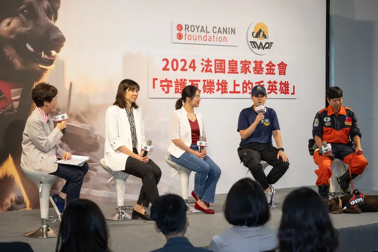 記者會座談分享獸醫師隨行到災難現場的重要性，能夠有效且即時地照顧搜救犬的醫療需求。業者提供