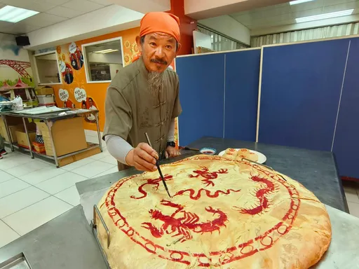 台中糕餅公會製作大型「五毒餅」 端午節「以毒剋毒」求平安