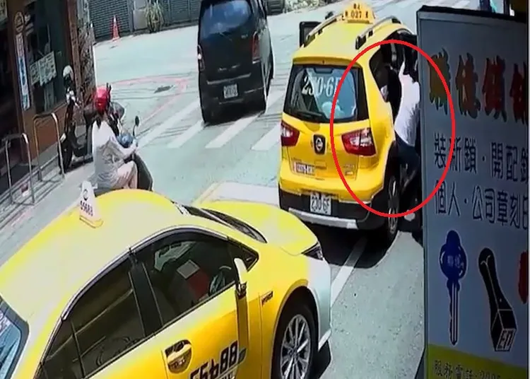 徐姓婦人差點被黃姓司機硬拖下車。江和樹提供
