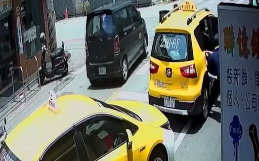 女乘客質疑繞路爆口角!下車換搭別車 運將尾隨討140元車資還開車門暴打