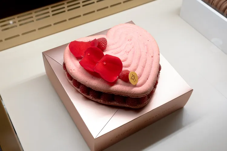 PIERRE HERMÉ Café與晶華酒店獨家合作ISPAHAN心型馬卡龍蛋糕。品牌提供
