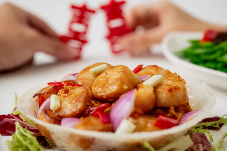 台北W飯店婚宴菜色由專業主廚團隊匠心研製，以海陸珍饈成就滿足的味蕾饗宴。業者提供