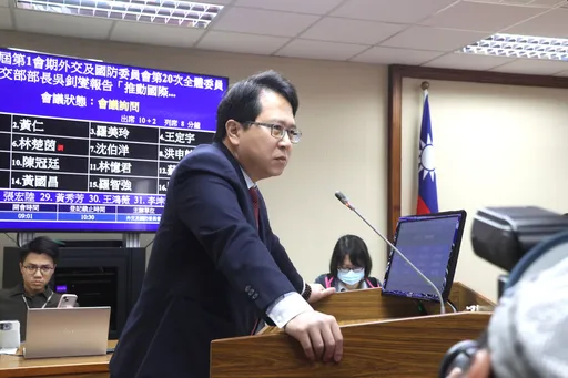 有片｜邱志偉、徐巧芯對罵「你爸媽沒教嗎」　馬文君欲趕人還錯喊成「何委員」