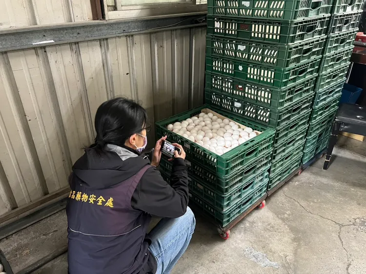 食安處抽驗市售雞蛋。市府提供