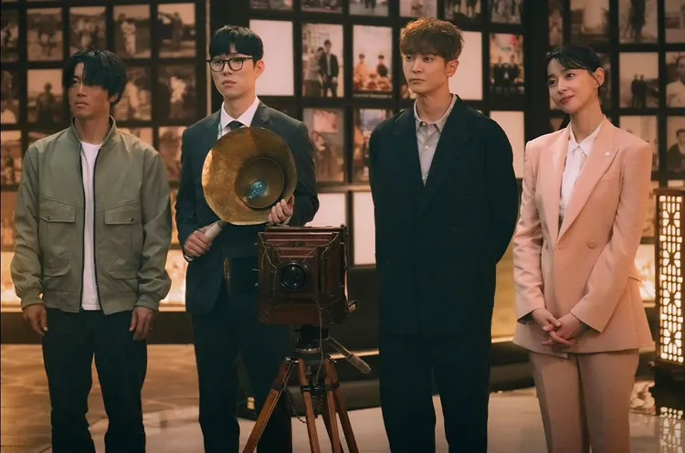 音文碩（左起）、劉仁秀、周元、權娜拉拍攝時累積交情，殺青超過2個月還是時常見面。翻攝ENA