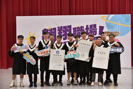 大學生「雙軌不出軌」校園職場二得意　畢業不失業！笑說半工半讀很值得