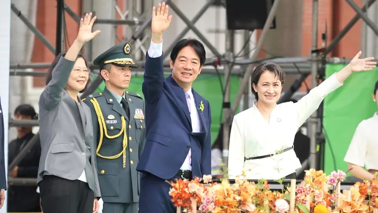 蔡英文卸下8年總統職位，表示未來會繼續在不同位置為台灣打拚。翻攝蔡英文臉書