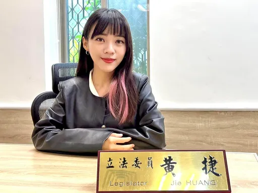 怒轟徐巧芯說一套做一套!黃捷:她就是詐騙集團的輿論打手啊!