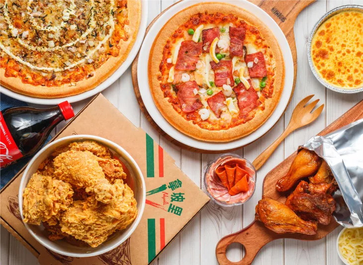 對中姓名任一字，可1元加價可樂一瓶。業者提供