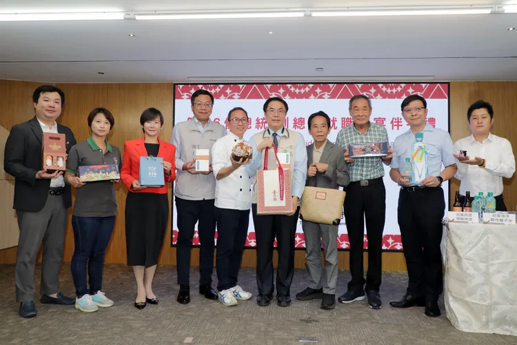 伴手禮相關廠商出席開箱記者會。市府提供