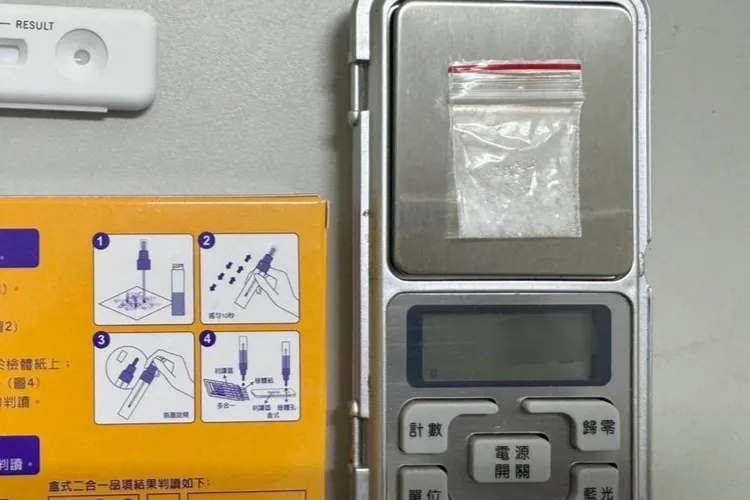警方起出安非他命，再依毒品罪嫌送辦。讀者提供