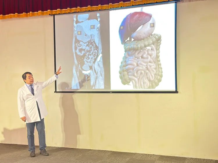 辛明哲說，「內臟反位是一種罕見的先天性結構異常，大約每1萬到2萬5千人之中會有一例。中醫大附醫提供