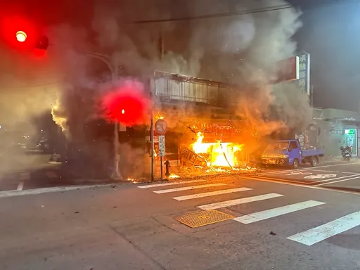 龍潭豆漿店凌晨大火 兩員工及時逃生