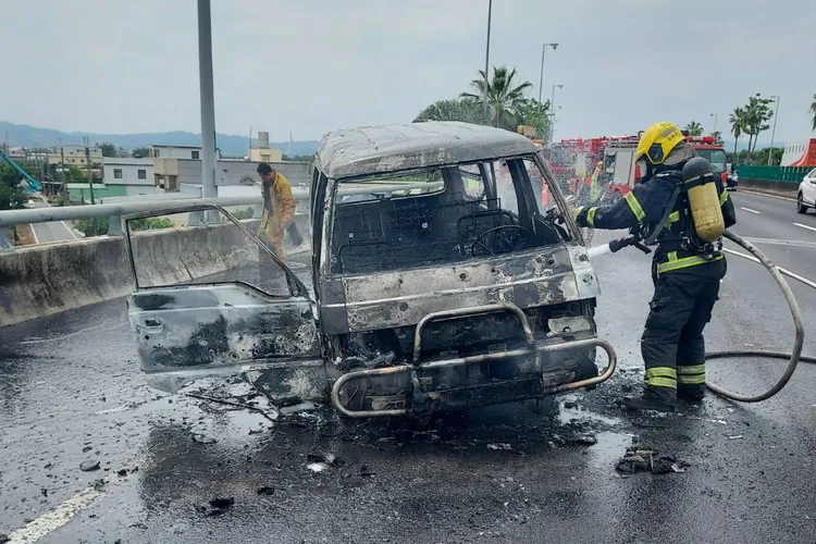 警消約花10多分鐘撲滅火勢。讀者提供