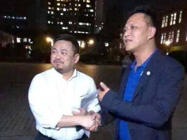 直擊｜綠委洪申翰超帶種！孤身一人衝立院　遭藍委堵到雙方互動曝