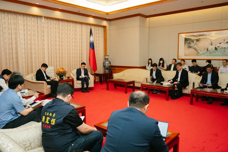 江啟臣今邀請相關單位討論台中市相關軌道運輸計劃進度。江啟臣服務處提供