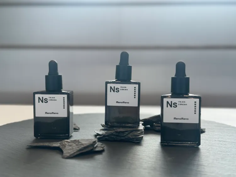 menomeno Ns酸酸調理精華，各15ml／880元。張家玲攝