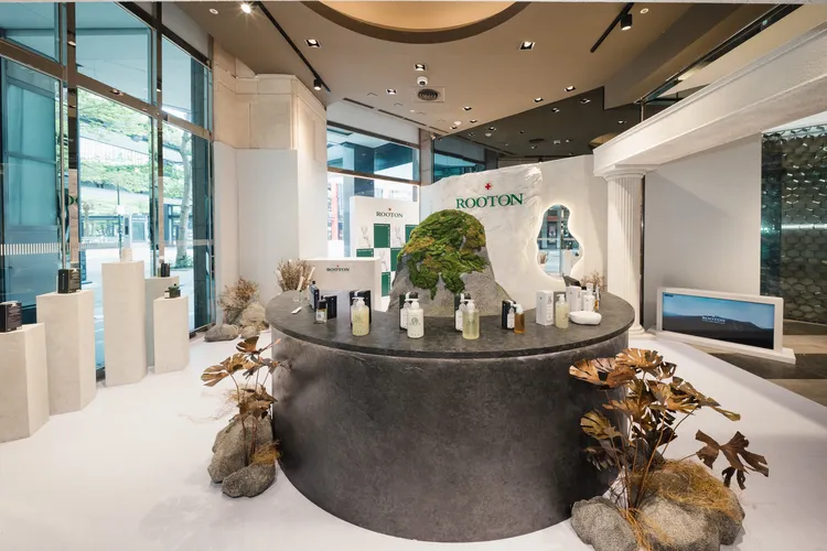 ROOTON快閃店帶有夢幻的希臘神殿風格。品牌提供