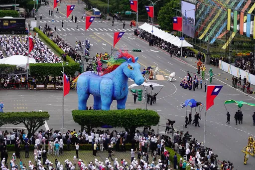 圖輯|賴清德就職表演!4層樓「雨馬」震撼登場 「眾神護台灣」畫面曝