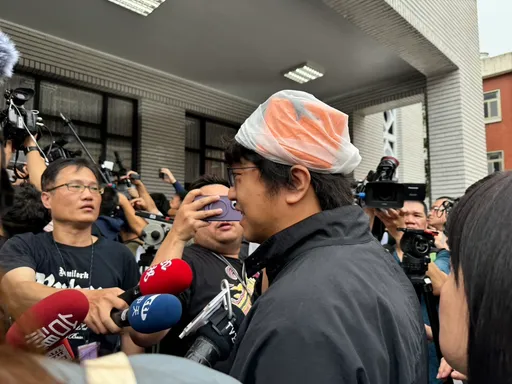 傷兵沈伯洋包頭現身! 綠委蔡易餘1挑2!藍委黃健豪、林沛祥防線被破