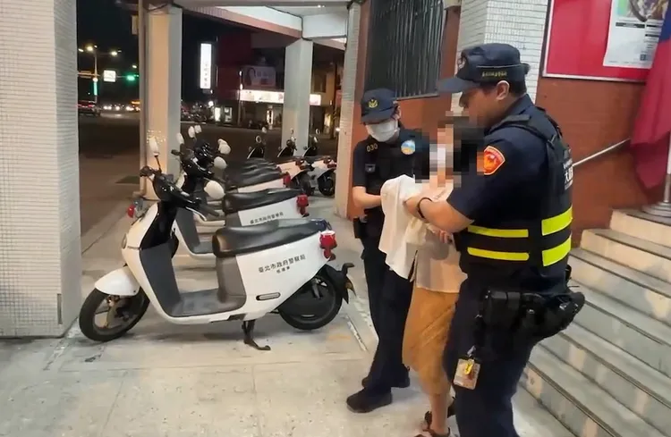 周姓女車手送辦。翻攝畫面