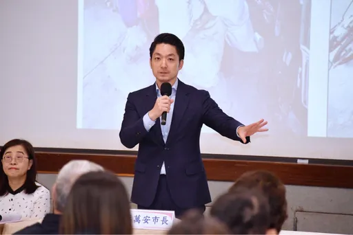 比民眾黨更擔心李四川選新北市長?蔣萬安喊「萬安緊抱是我們的默契」