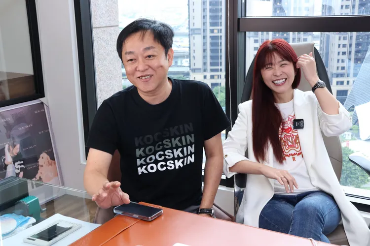 陳茂榮（左）屬於愛在心裡口難開類型，李燕完全懂他。