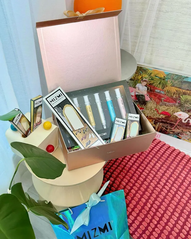 Jessica擔任MIZMI彩色日拋隱形眼鏡和洗髮用品代言人。翻攝jessica.syj IG