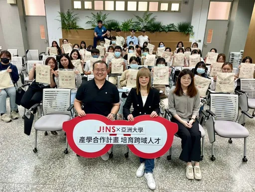 JINS台灣總經理邱明琪　前進亞洲大學開講　送給社會新鮮人的超實用職場攻略
