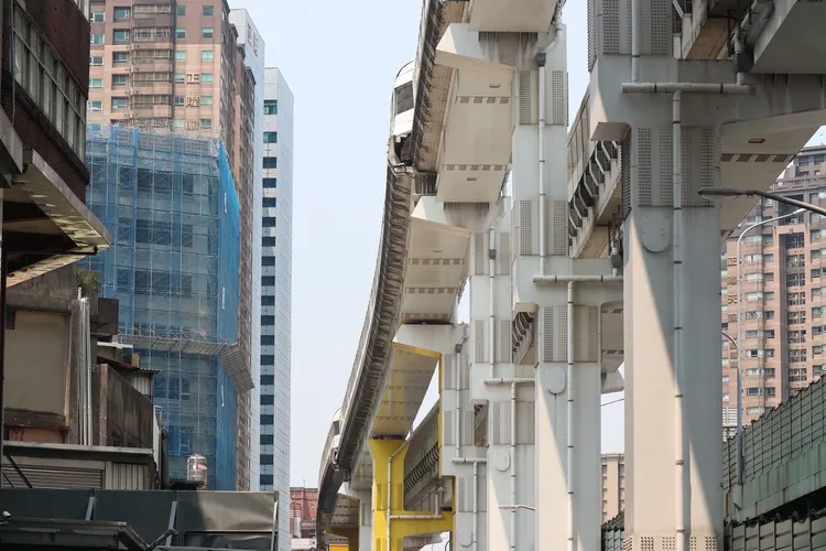 環狀線中和段高架軌道位移。彭欣偉攝