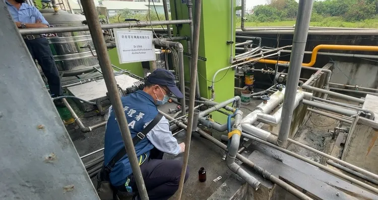 含揮發性有機污染物廢水採樣送驗。環管署提供