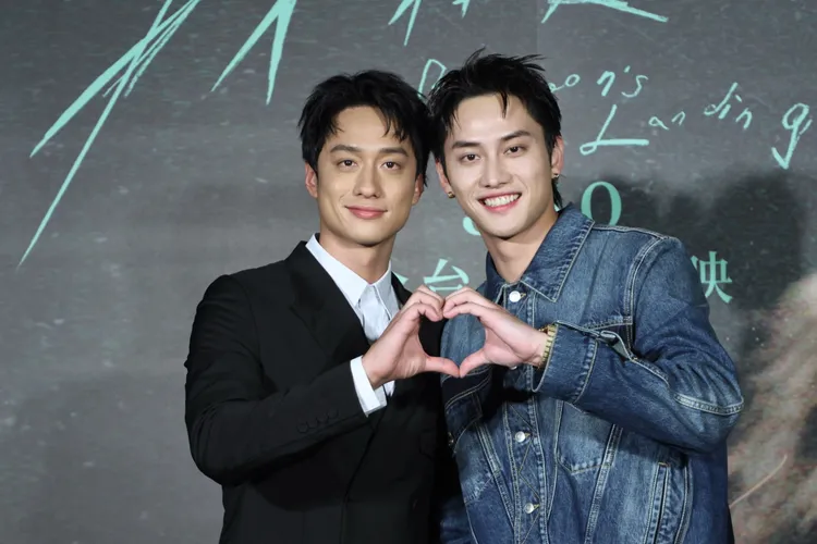 劉俊謙（左）和范少勳連上廁所都要一起。攝影中心攝