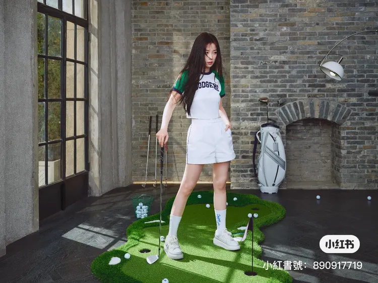 虞書欣的酷帥表情電翻全網。翻攝MLB品牌小紅書