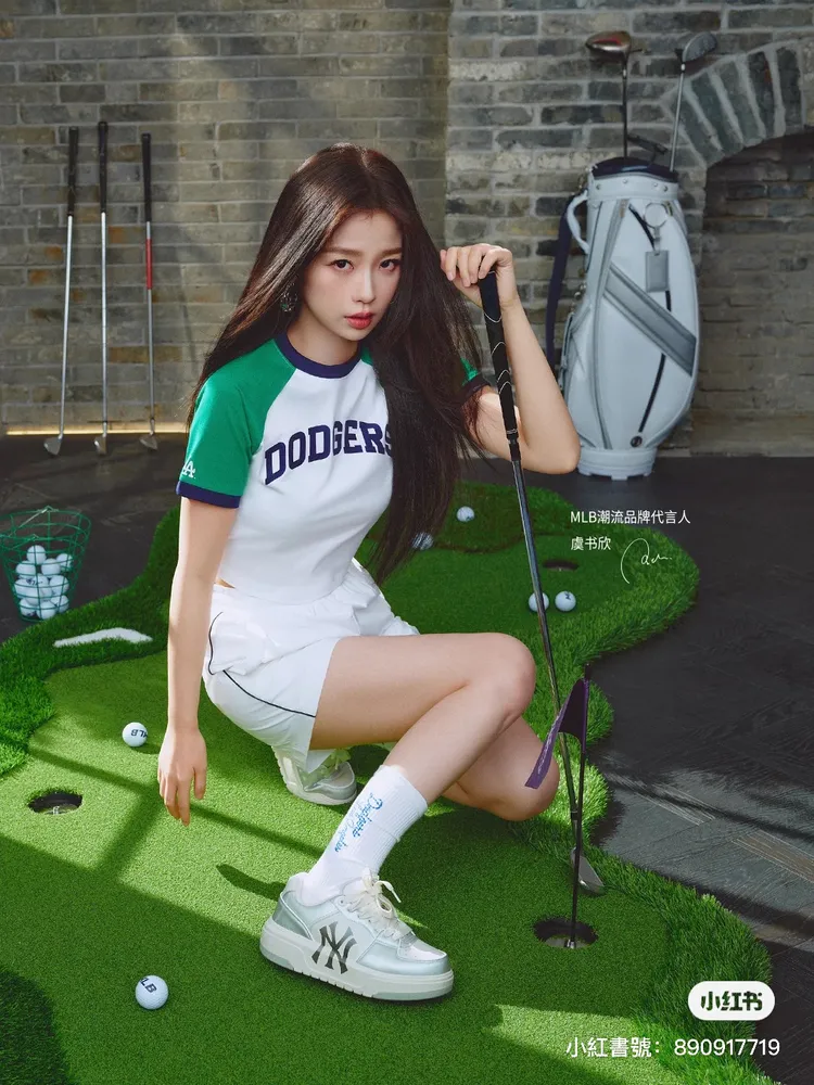 虞書欣擺出超殺眼神。翻攝MLB品牌小紅書