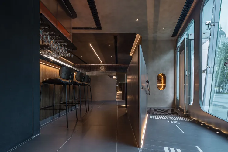 「STAR HUTONG 星胡同」打造富有未來感且充滿異國風情的用餐環境。業者提供