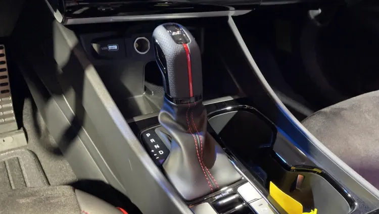 N Line專屬性能排檔桿不僅提升了換檔的順暢度，更加強了跑旅的性能風味。林浩昇攝
