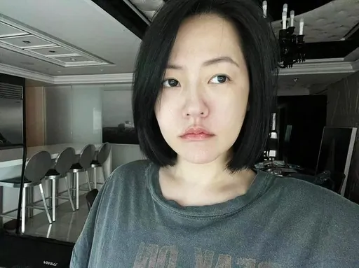 小S深夜突「哭了」 曬癌逝父親抱許老三舊照:真的很想你