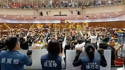 抱綠大腿不代表太陽花？　律師嘲「三姓國昌」有何立場嘴年輕人