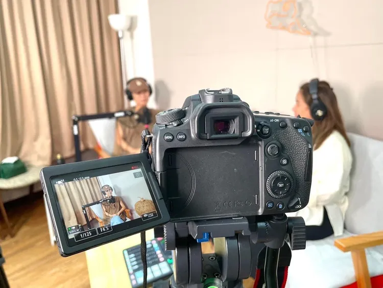 雙姝聊得欲罷不能。翻攝裘海正臉書